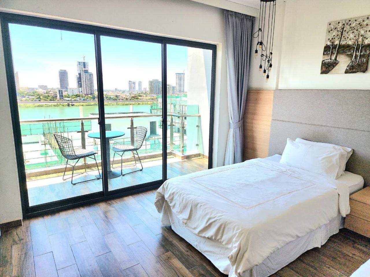 Chilchill Hotel Riverside プノンペン エクステリア 写真
